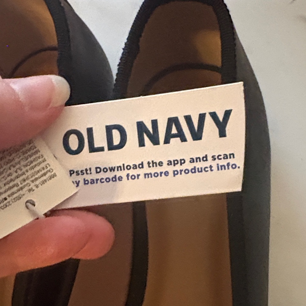 Old Navy Women's Elegant Black Flats - Picture 3 of 3